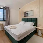 Luxurious In * Trget