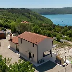 Vikendica Luxurious In Trget